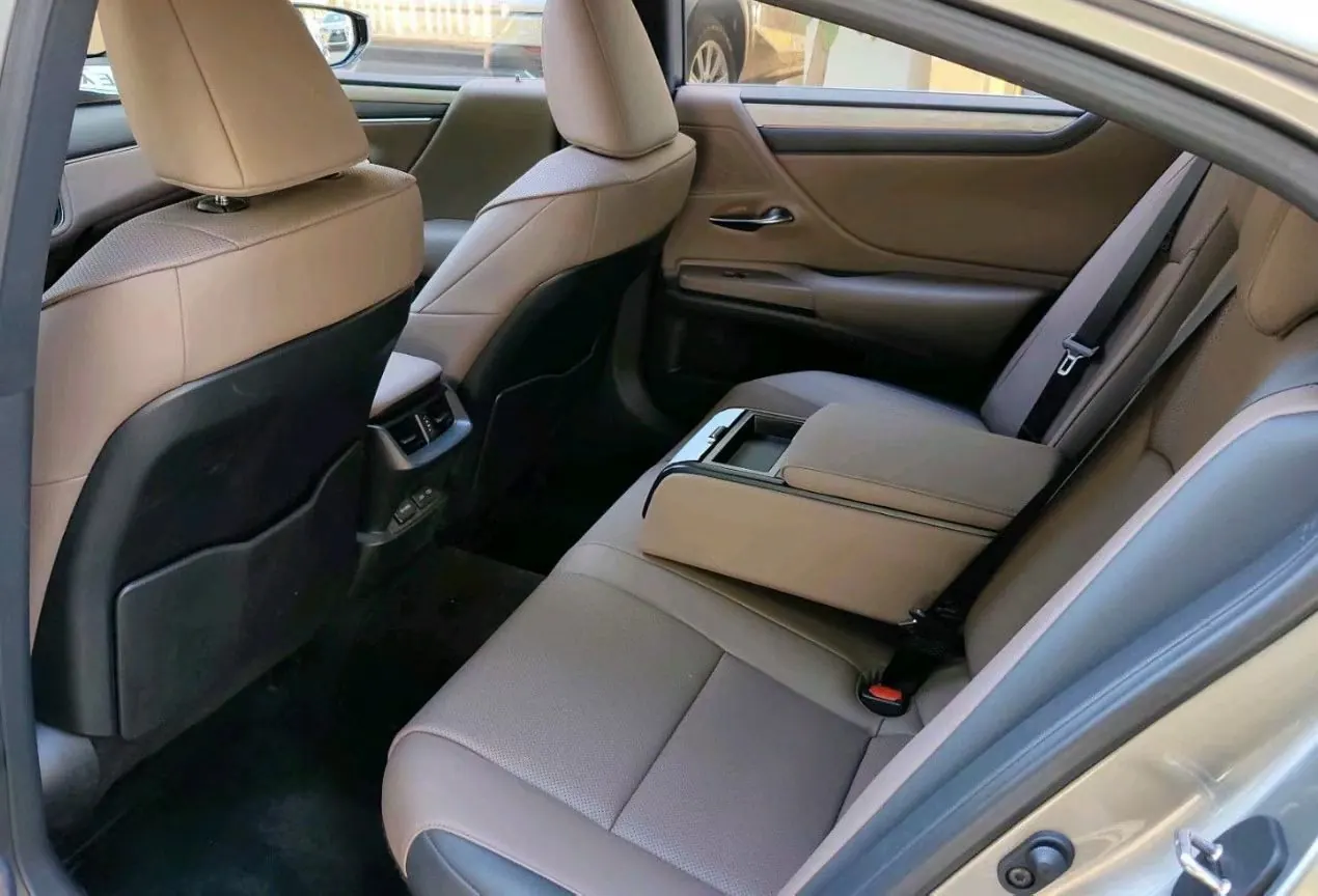 Lexus ES (Imported) 2025 ES300h 2.5 Stepless Premium Edition Automatic Gear 6