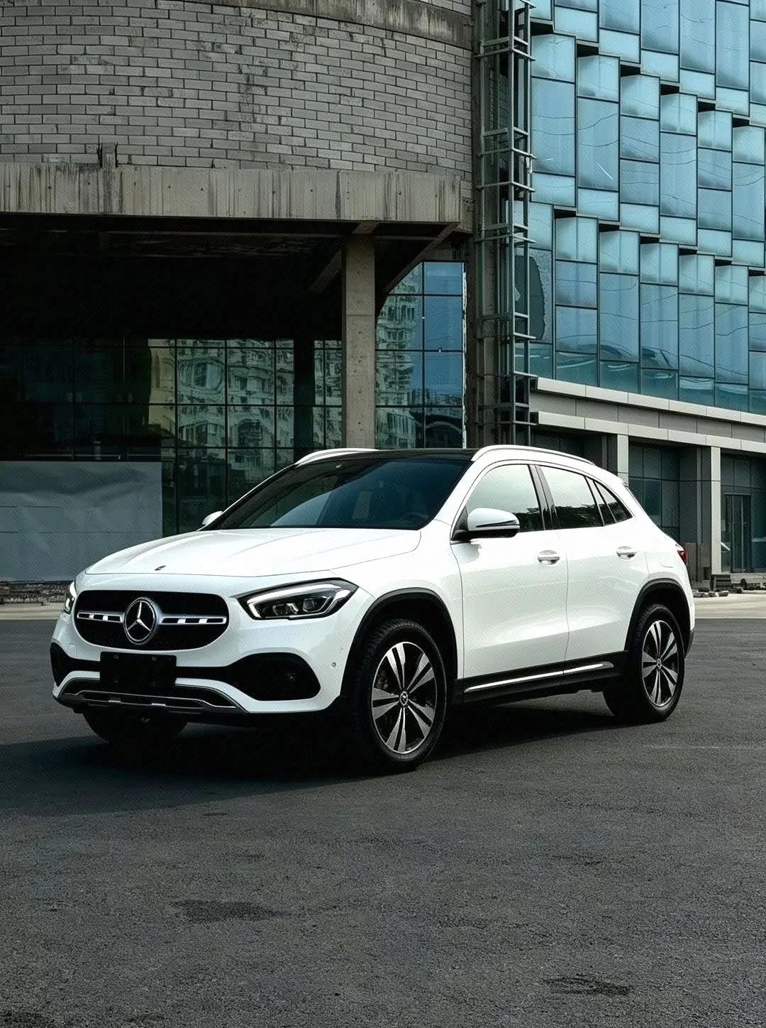 Mercedes Benz 2023 GLA 220 2.0T automatic gear - View 1