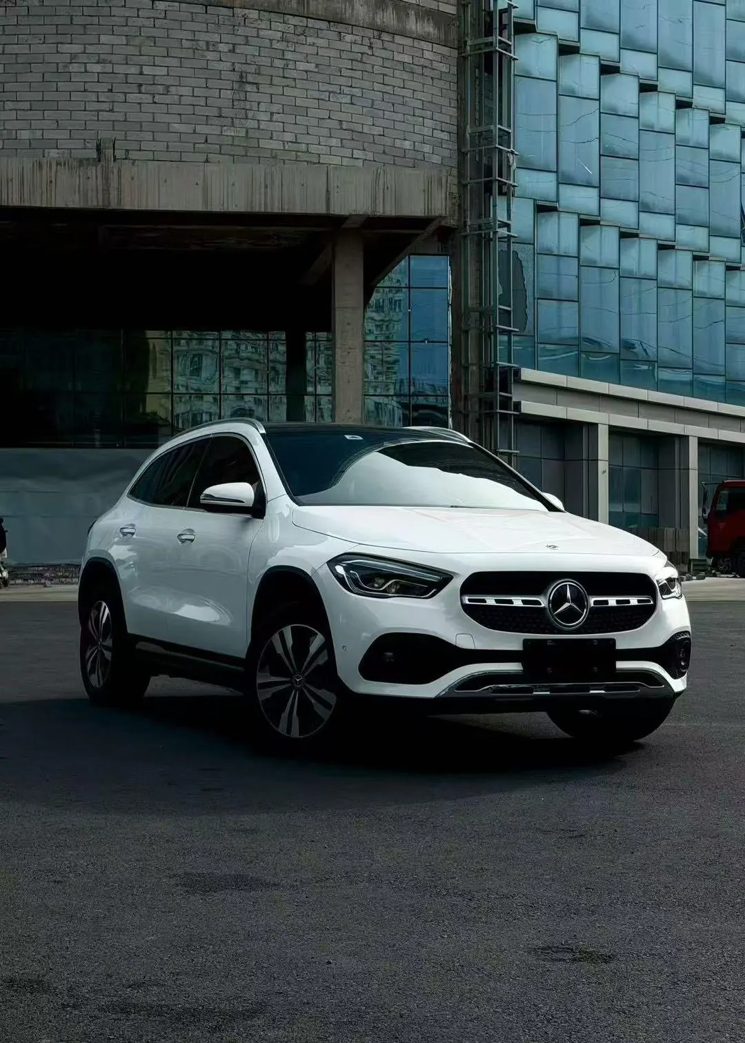 Mercedes Benz 2023 GLA 220 2.0T automatic gear 2