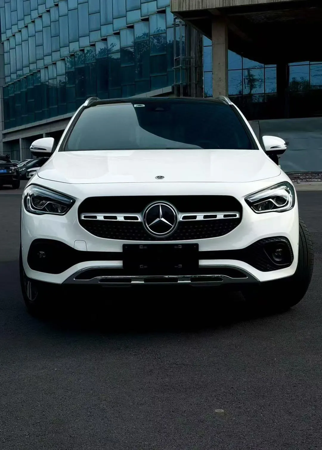Mercedes Benz 2023 GLA 220 2.0T automatic gear 4