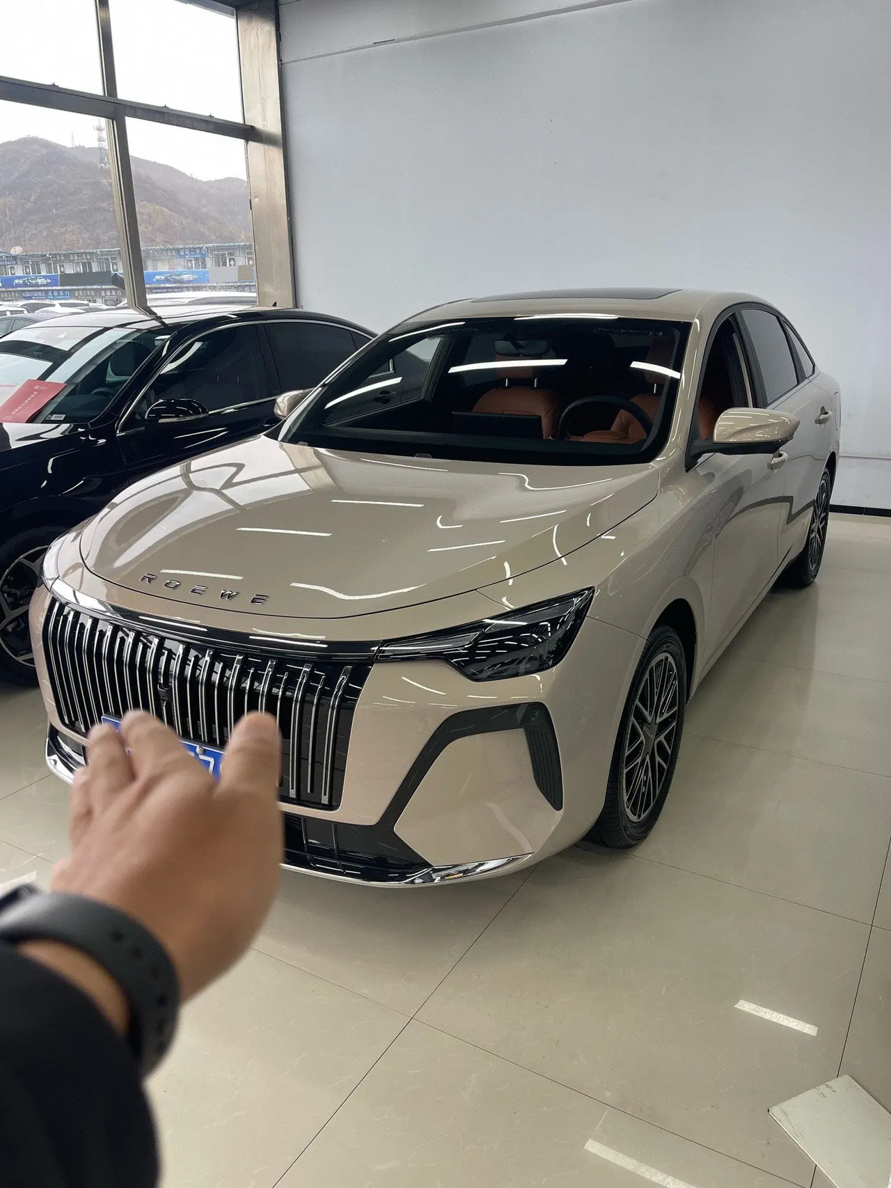 Открыть галерею: Roewe 2026 i6 1.5 Stepless Edition Automatic Gear