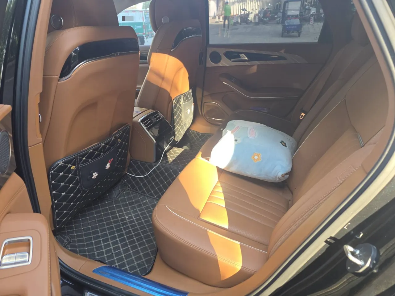 HongQi 2020 H9 48V 2.0T Zhilian Flag Edition Automatic Gear 3