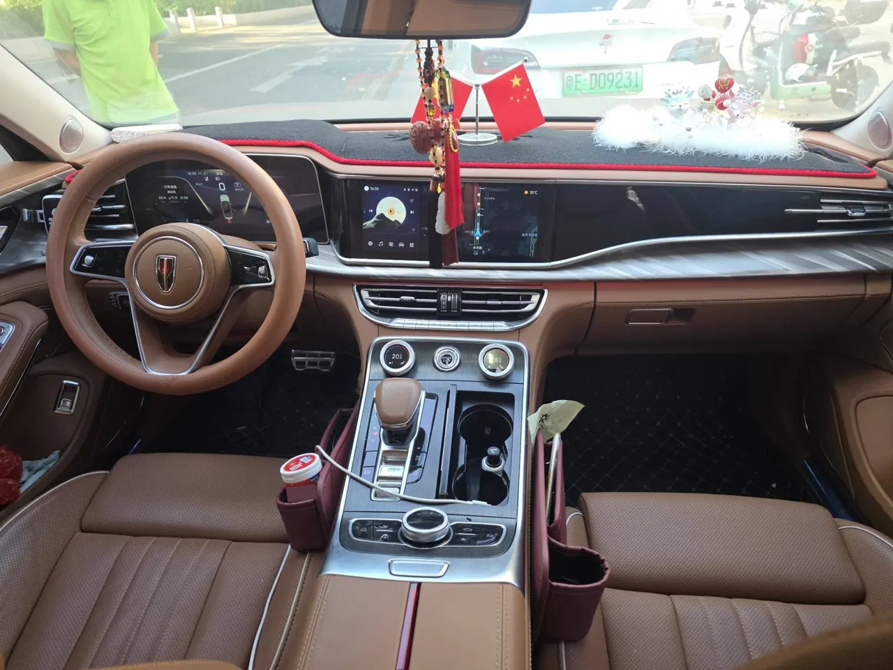 HongQi 2020 H9 48V 2.0T Zhilian Flag Edition Automatic Gear 4
