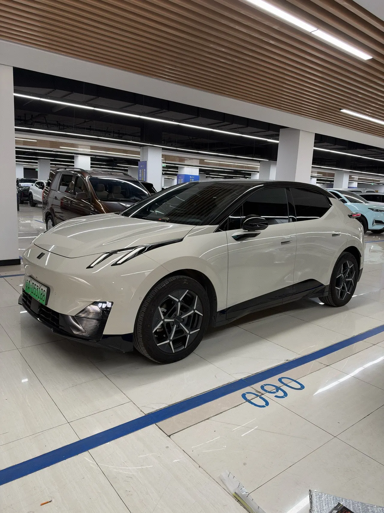 LYNK&amp;CO 2025 LYNK&amp;CO Z 20 530km Rear Drive Max Automatic - View 1