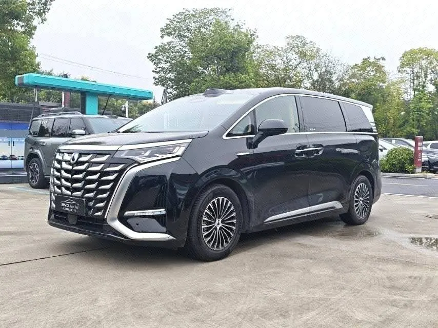 Denza 2025 Denza D9 DM-i 1.5T stepless intelligent driving version 1020 four-wheel drive flagship automatic gear - View 1