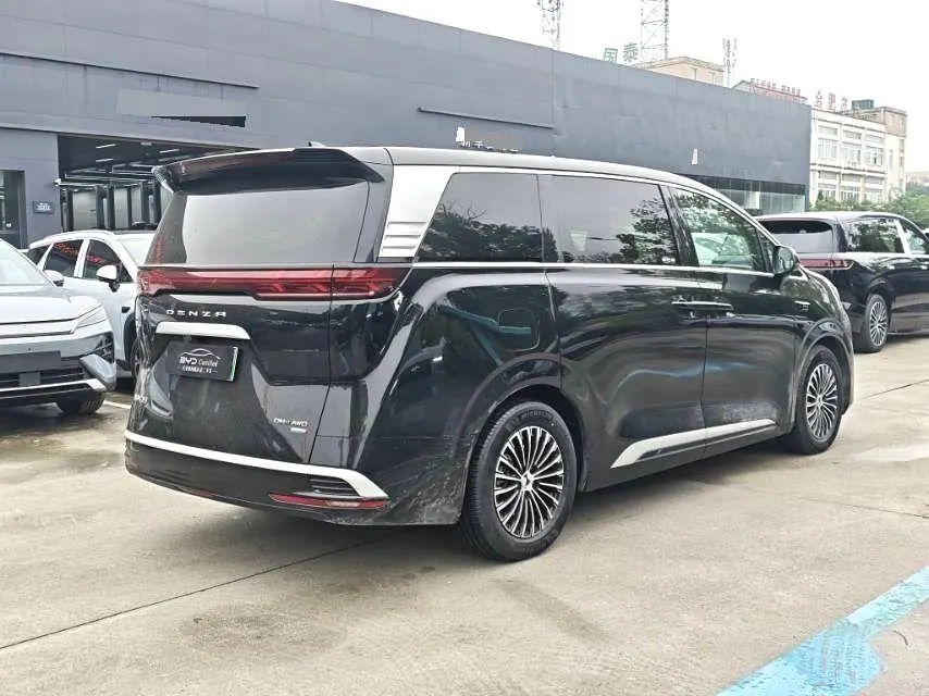 Denza 2025 Denza D9 DM-i 1.5T stepless intelligent driving version 1020 four-wheel drive flagship automatic gear 8