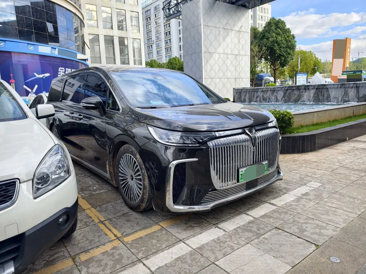 Voyah 2025 Dreamers Four-wheel Drive Flagship Kun Peng Edition Automatic Gear 3