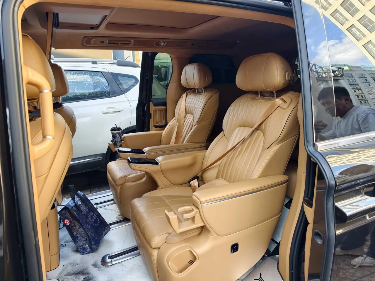 Voyah 2025 Dreamers Four-wheel Drive Flagship Kun Peng Edition Automatic Gear 9