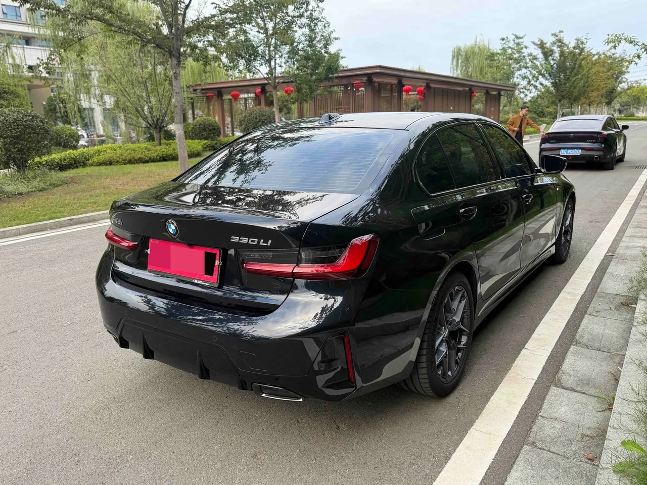 BMW 3 Series 2025 330Li 2.0T M Sports Obsidian Night Suit Automatic Gear 13