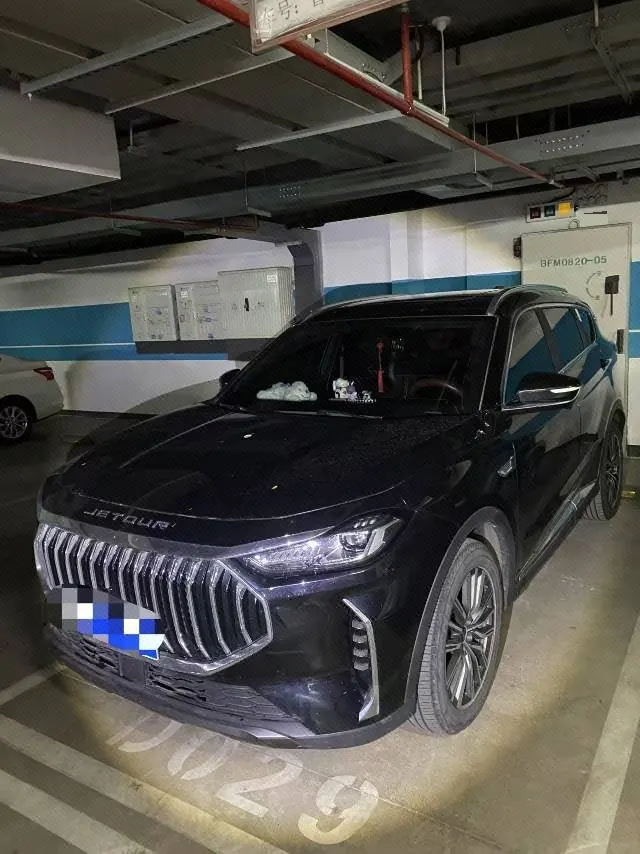 Jetour 2023 X70 PLUS 1.5T Brave PLUS5 Automatic Gear - View 1