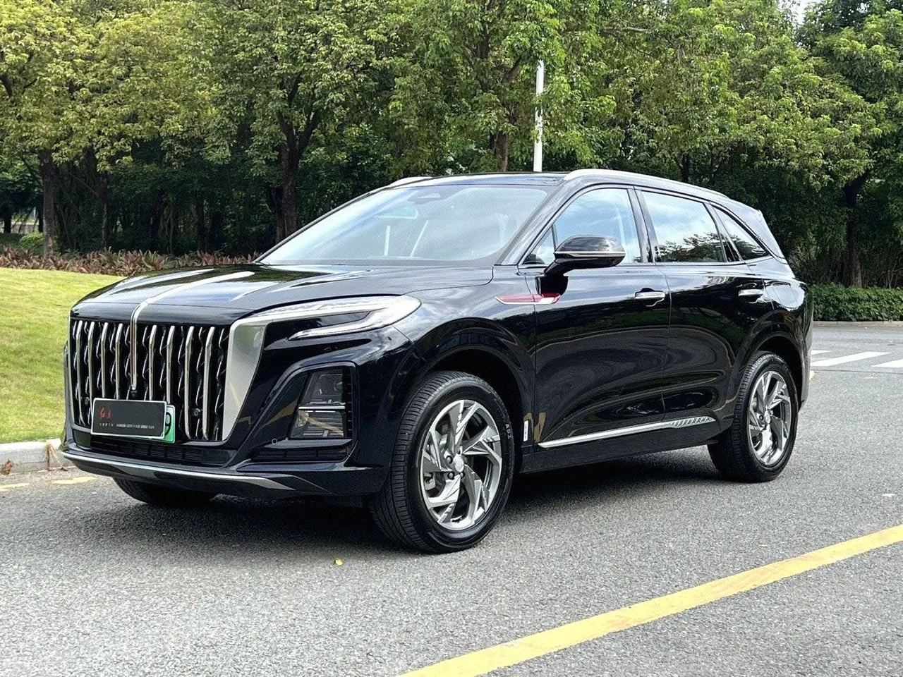 Open image lightbox: HongQi 2025 HS3 PHEV 1.5T 117km Strong Edition Automatic Gear