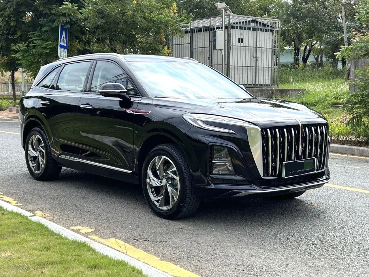 HongQi 2025 HS3 PHEV 1.5T 117km Strong Edition Automatic Gear 3