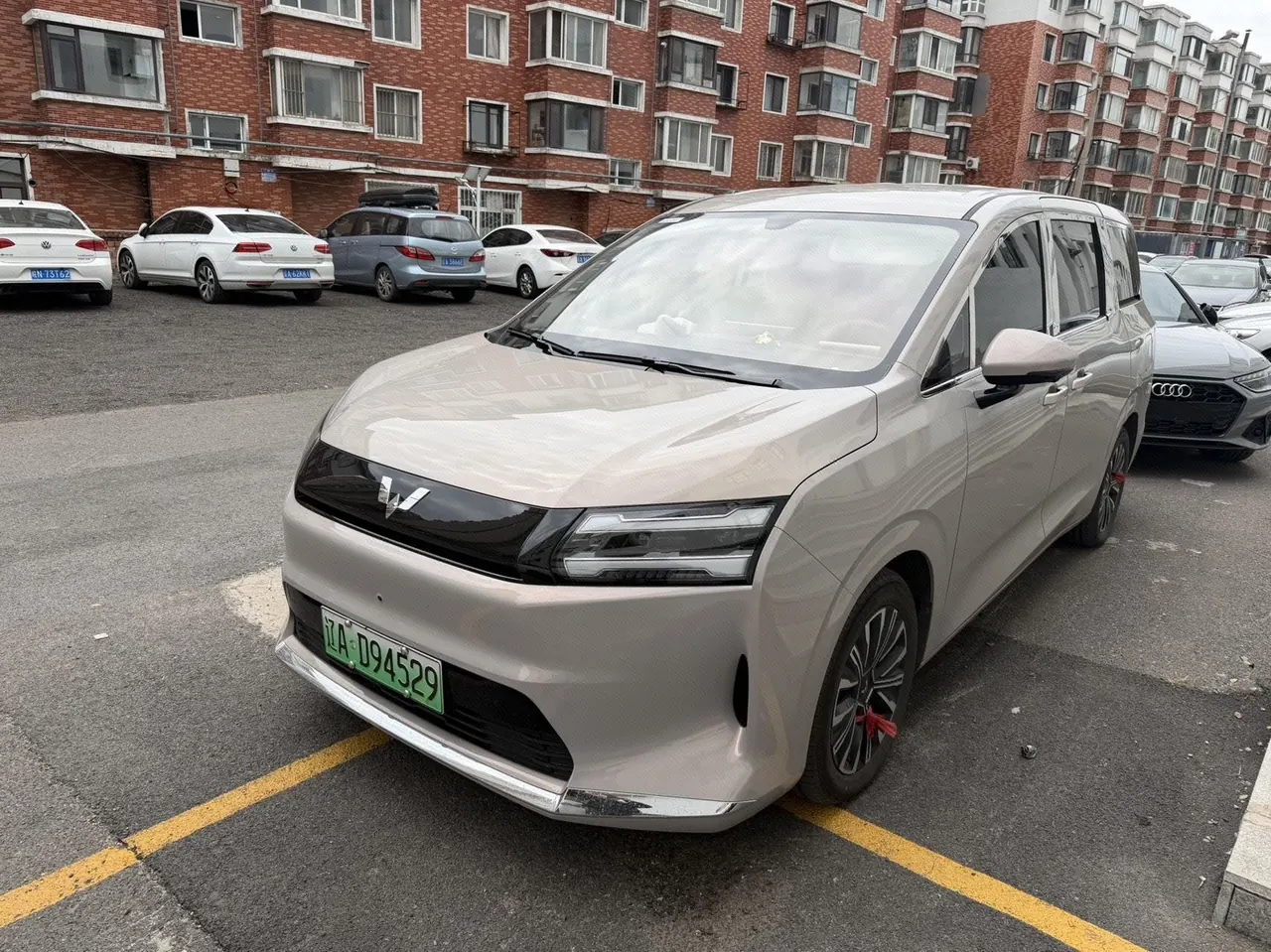 WuLing 2025 Starlight 730 500km Luxury Automatic Gear - View 1