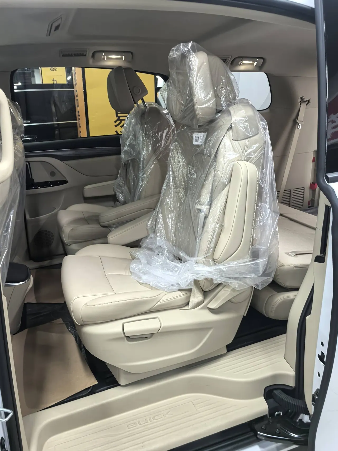 Buick 2025 GL8 Lu Shang 1.5T First Edition 7-seat Automatic Gear 3