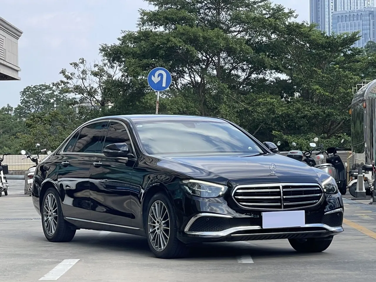 Mercedes Benz E Class 2021 E 260 L 48V 1.5T Automatic 3