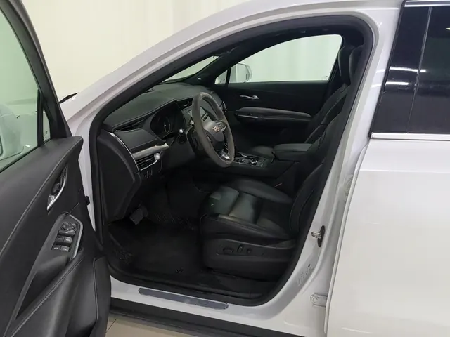 Cadillac 2021 XT4 2.0T 28T Two-Drive Leading Automatic Gear 12