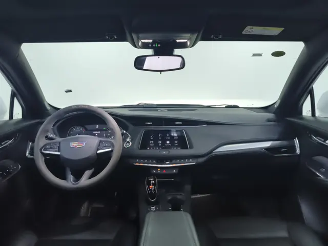 Cadillac 2021 XT4 2.0T 28T Two-Drive Leading Automatic Gear 9