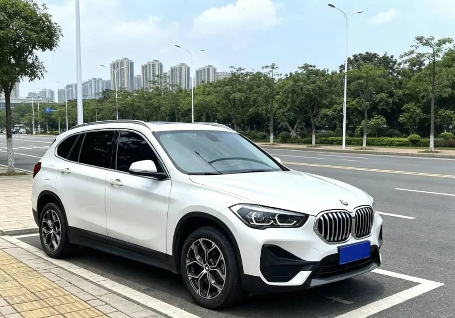BMW 2022 X1 sDrive25Li 2.0T Leading Automatic Gear 3