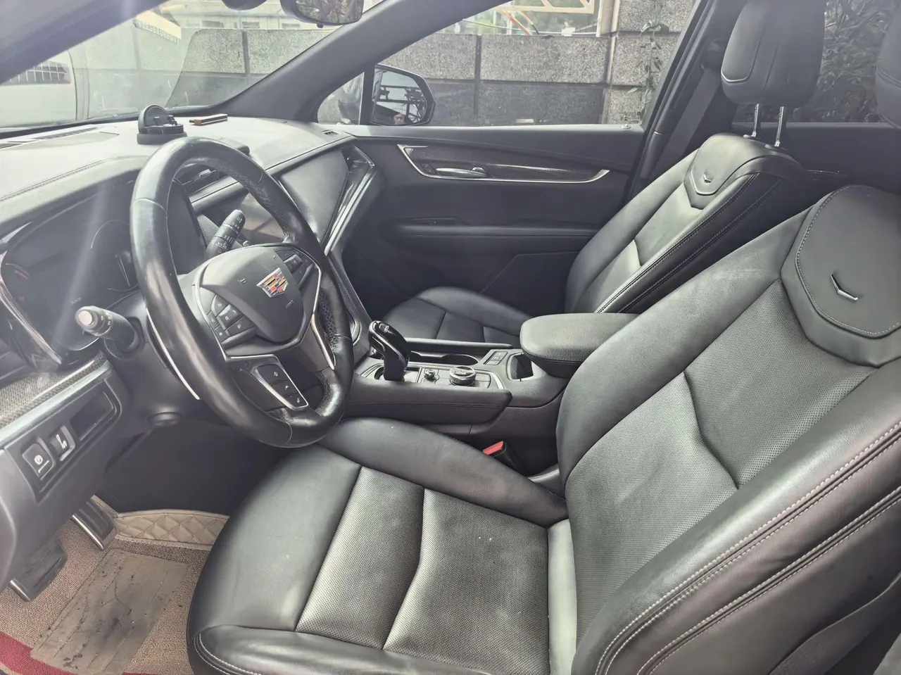 Cadillac 2022 XT5 48V 2.0T 4-wheel drive distinguished automatic gear 3