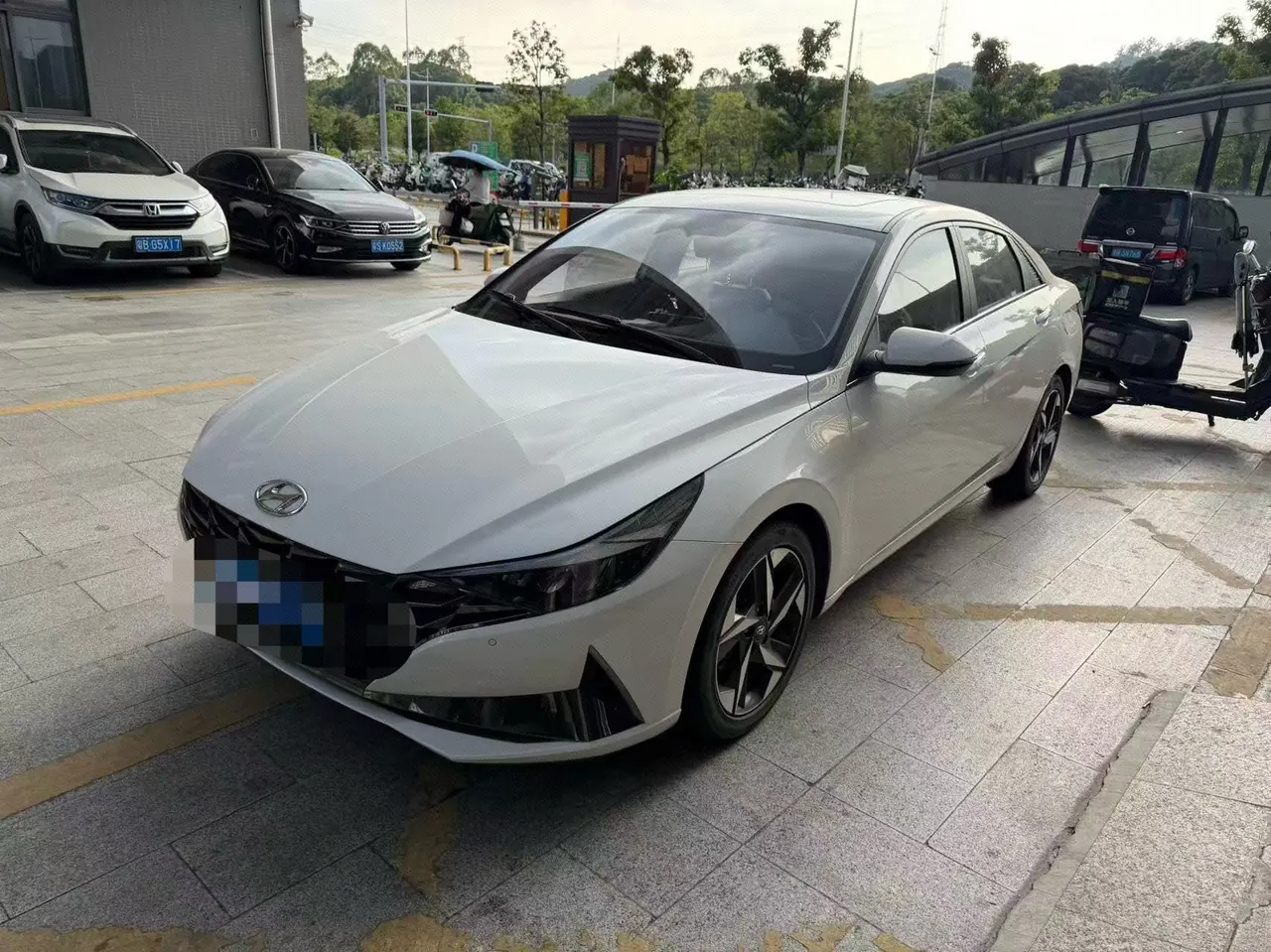 Hyundai 2021 Elantra -3-compartment 1.5 stepless LUX premium automatic gear - View 1