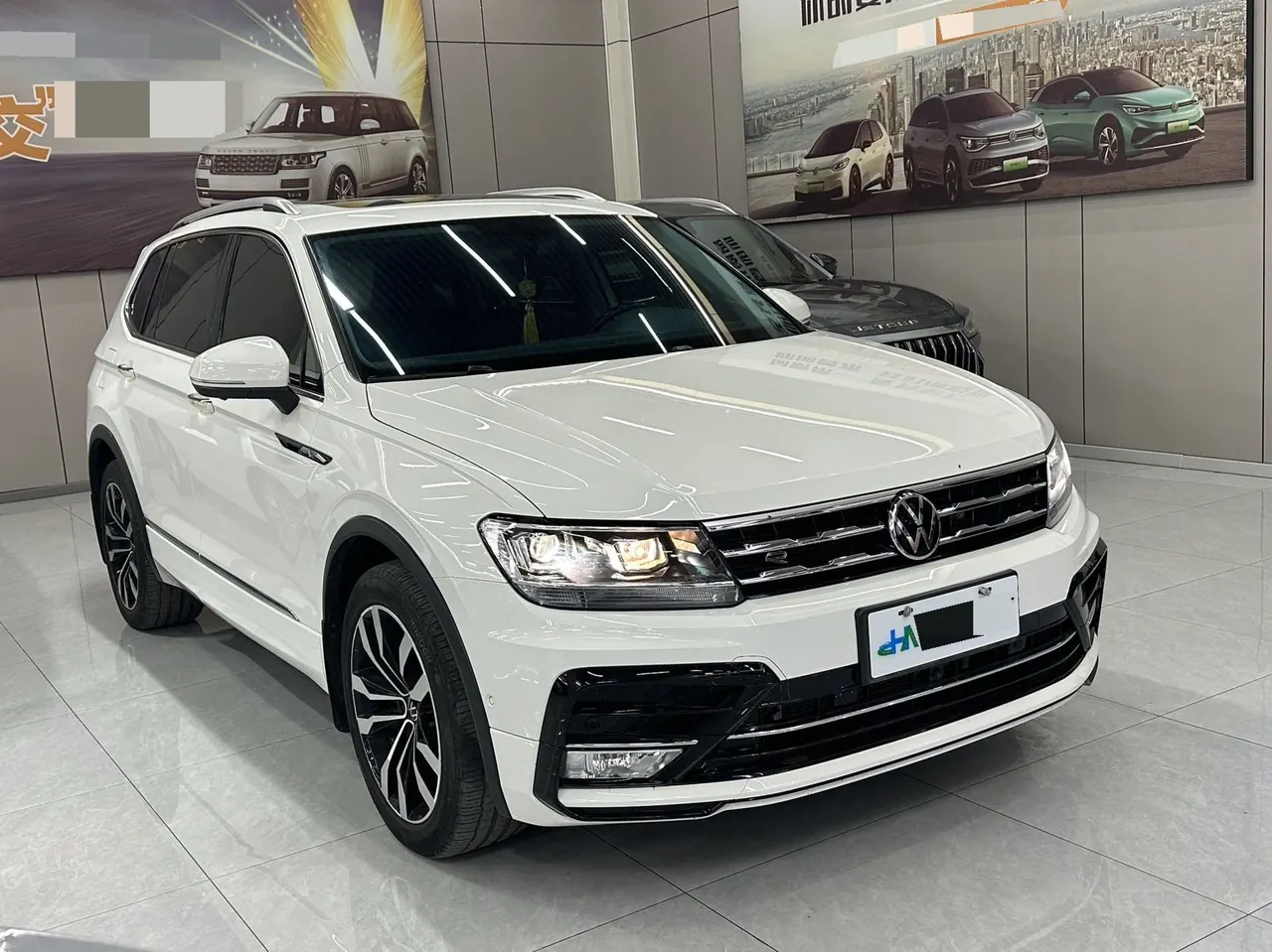Volkswagen 2021 Tiguan L R-Line 2.0TSI 330TSI Two-Drive Overdrive Automatic Gear 2