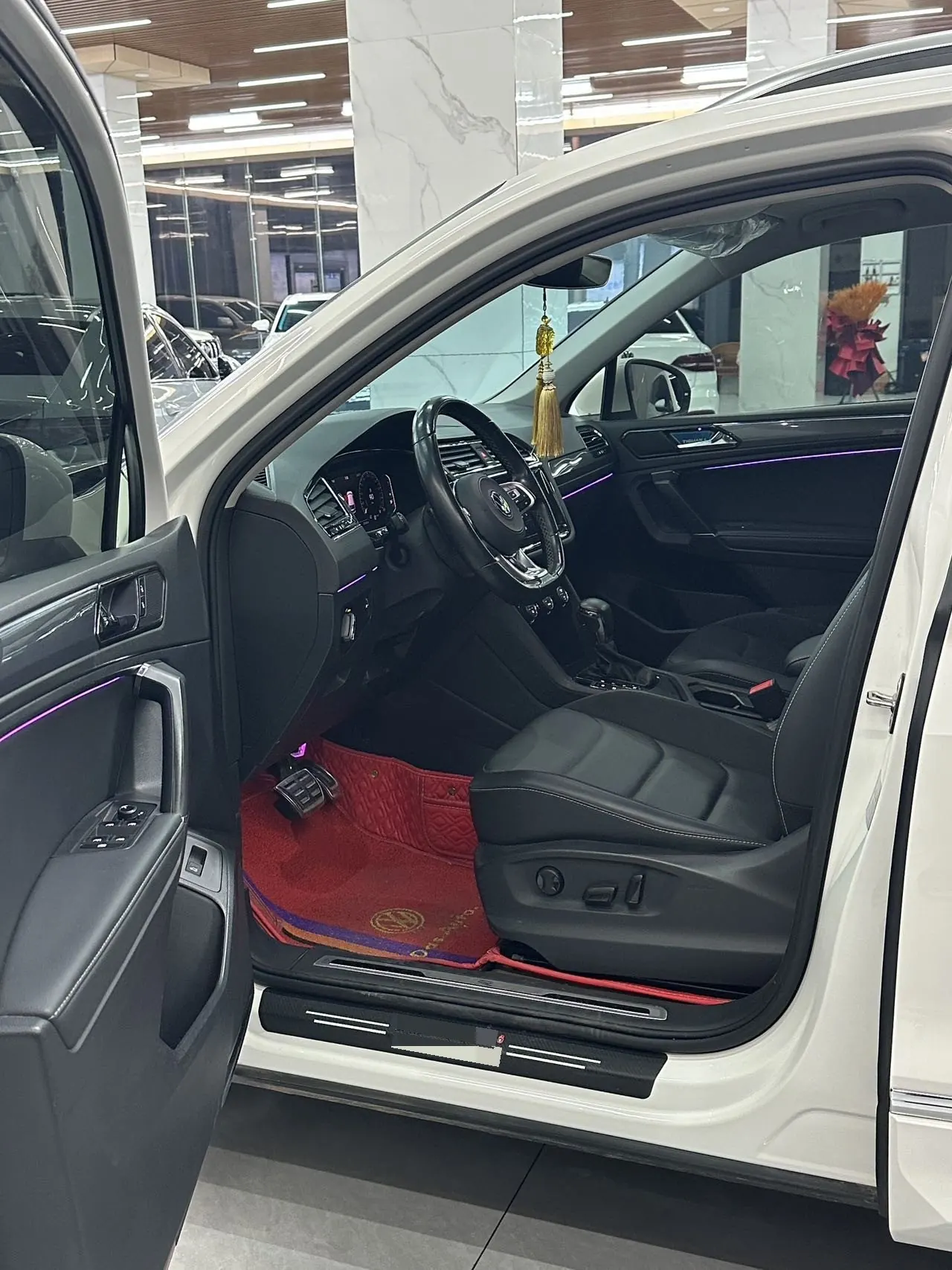 Volkswagen 2021 Tiguan L R-Line 2.0TSI 330TSI Two-Drive Overdrive Automatic Gear 4