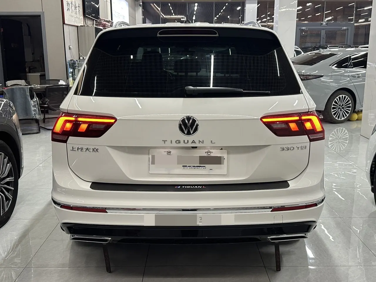 Volkswagen 2021 Tiguan L R-Line 2.0TSI 330TSI Two-Drive Overdrive Automatic Gear 8