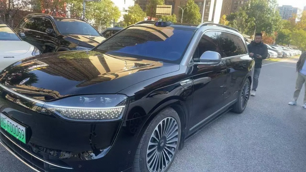 AITO 2024 AITO M9 extended range Ultra 42kWh automatic gear - View 1
