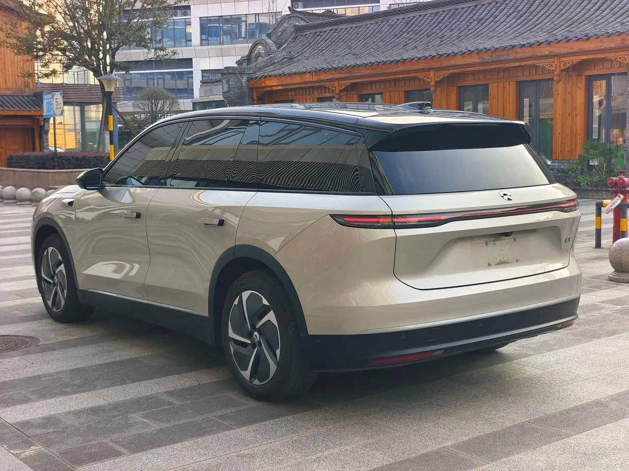 NIO 2024 ES8 75kWh automatic 7