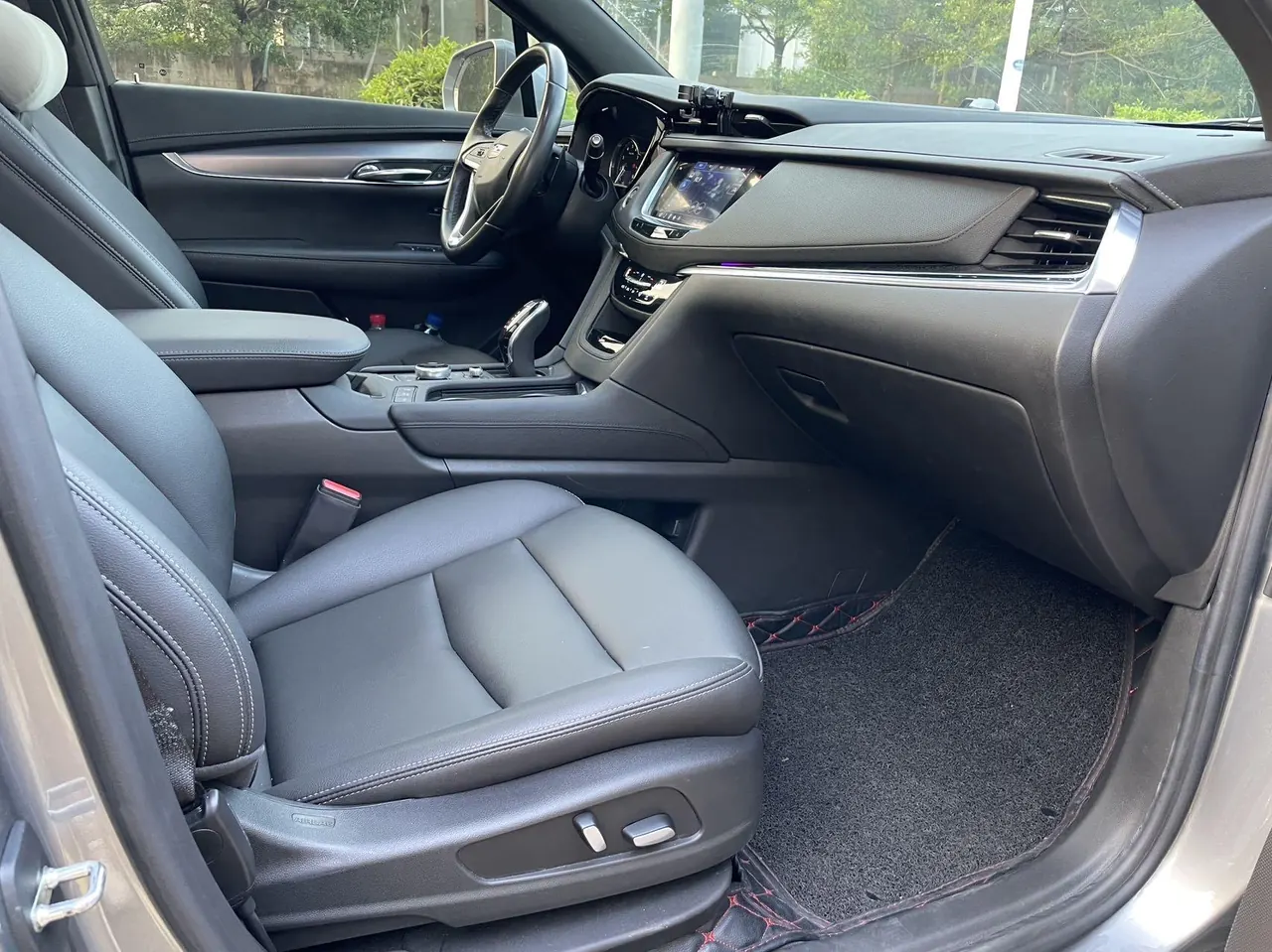 Cadillac 2021 XT6 2.0T 28T 7-seat luxury automatic gear 10