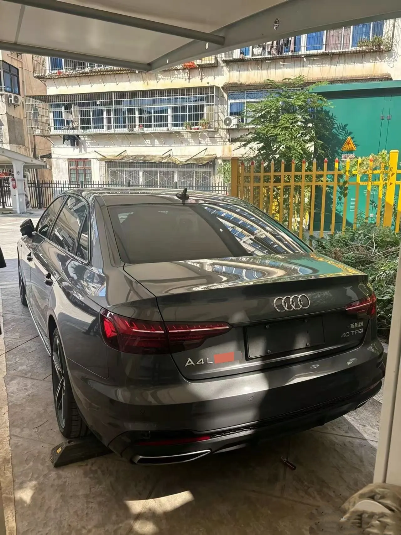 Audi 2025 A4L 2.0TFSI 40TFSI 2 million‑vehicle celebration edition, luxury sporty model, automatic transmission 5