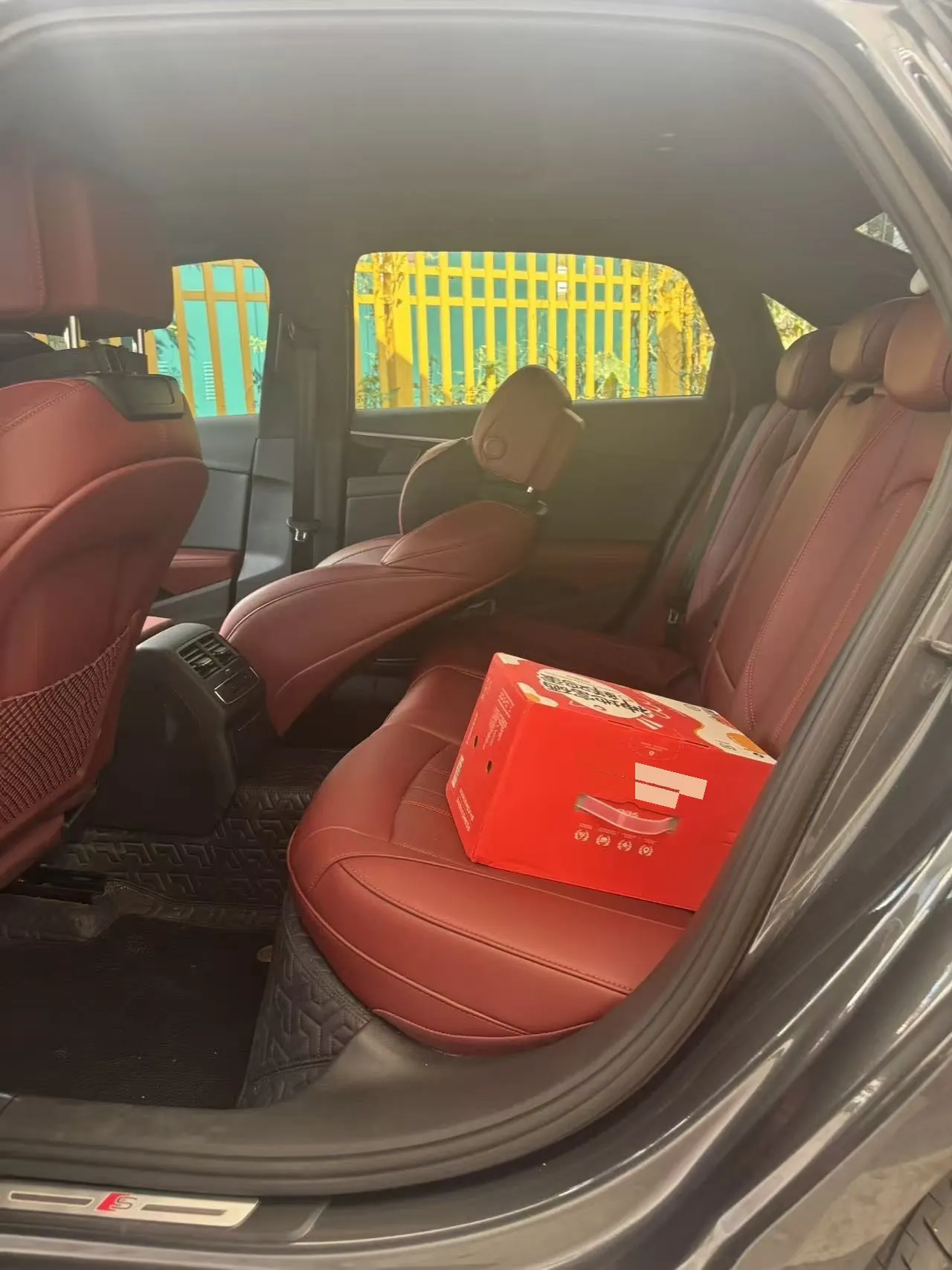 Audi 2025 A4L 2.0TFSI 40TFSI 2 million‑vehicle celebration edition, luxury sporty model, automatic transmission 6