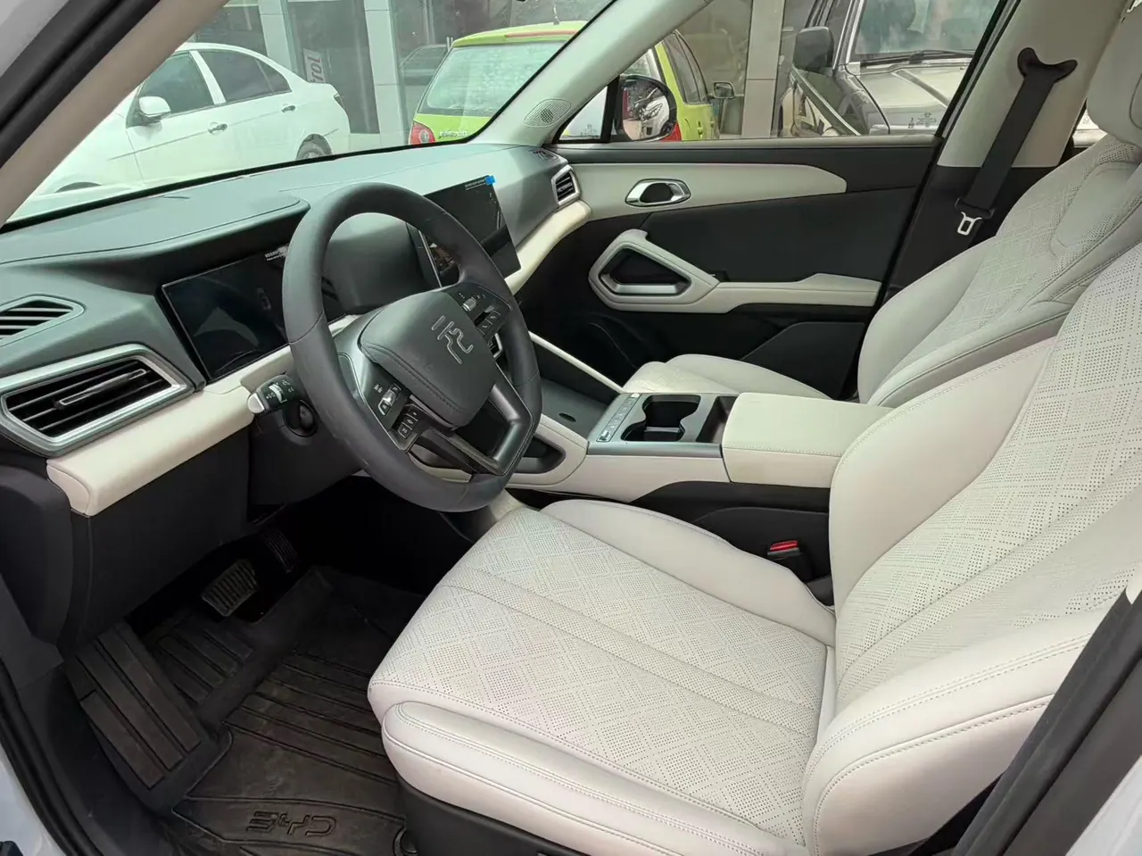 BYD 2025 Yuan UP 301KM Pilot Automatic Gear 4