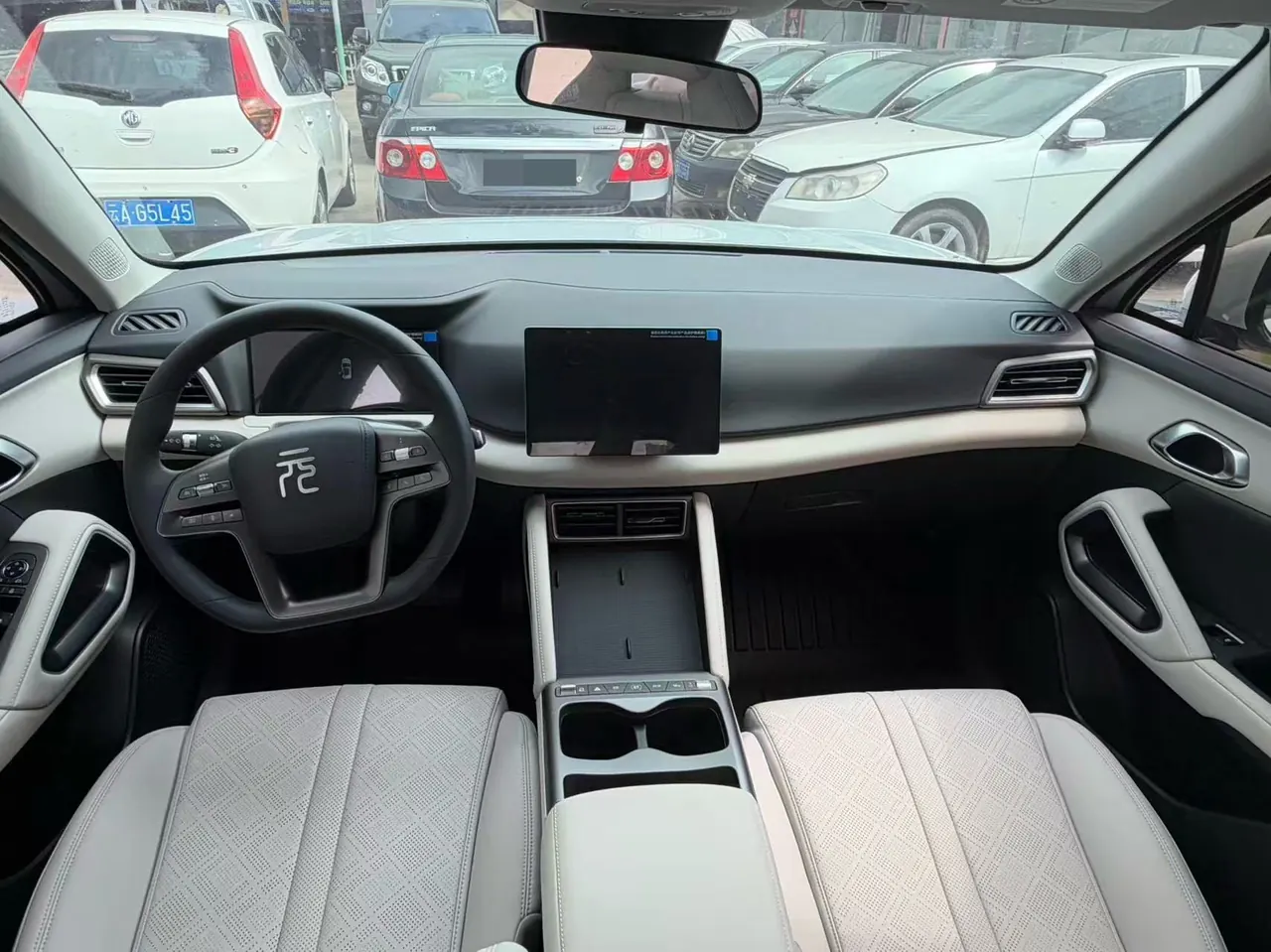 BYD 2025 Yuan UP 301KM Pilot Automatic Gear 6