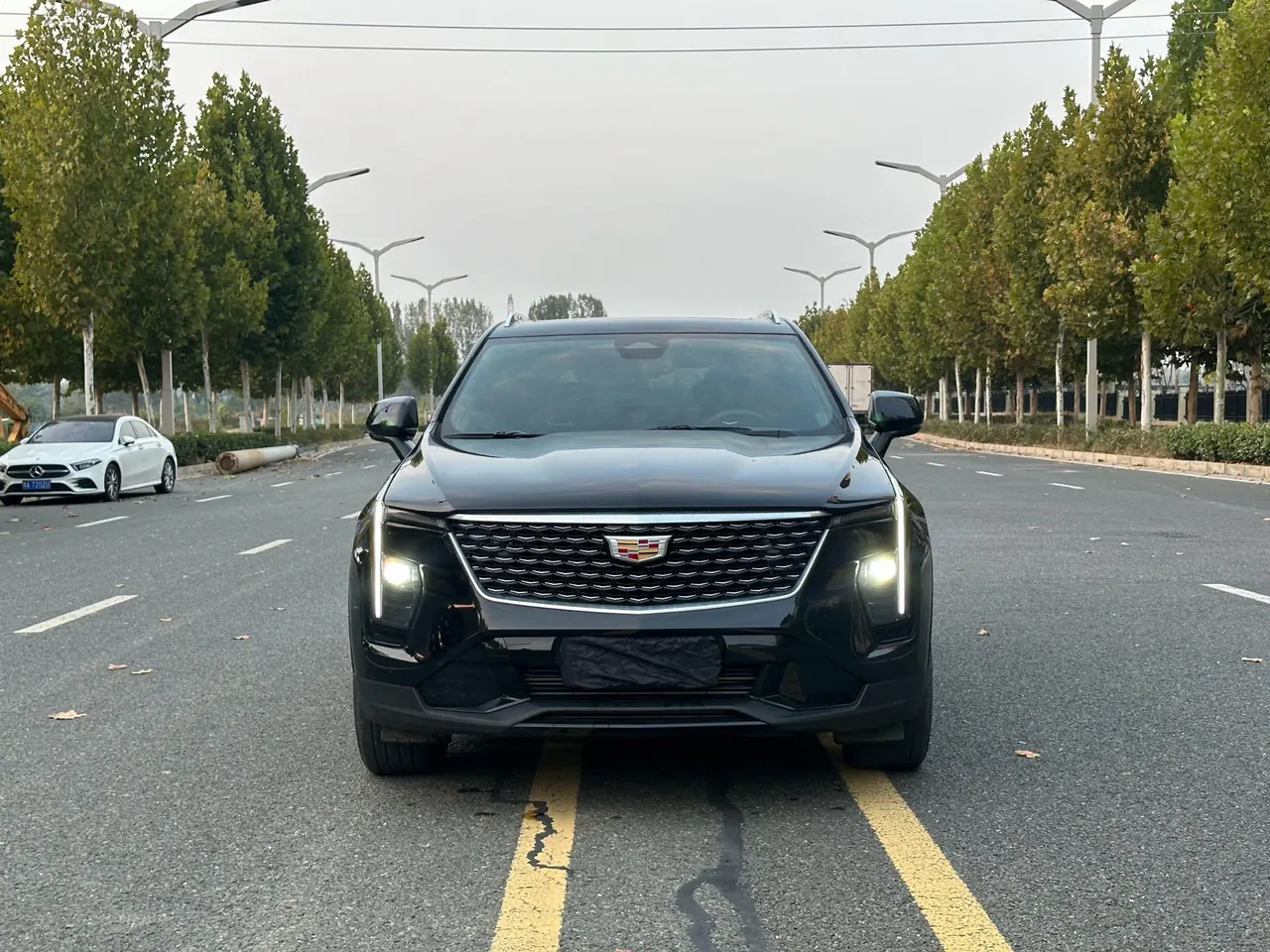 Cadillac 2024 XT4 48V 2.0T 28T Two-Drive Luxury Automatic Gear 3