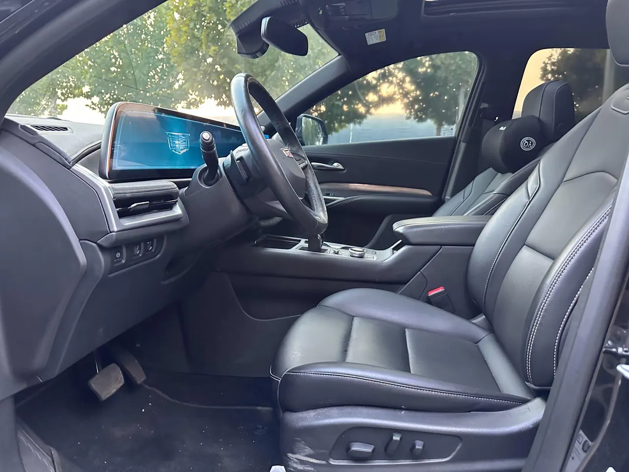 Cadillac 2024 XT4 48V 2.0T 28T Two-Drive Luxury Automatic Gear 4