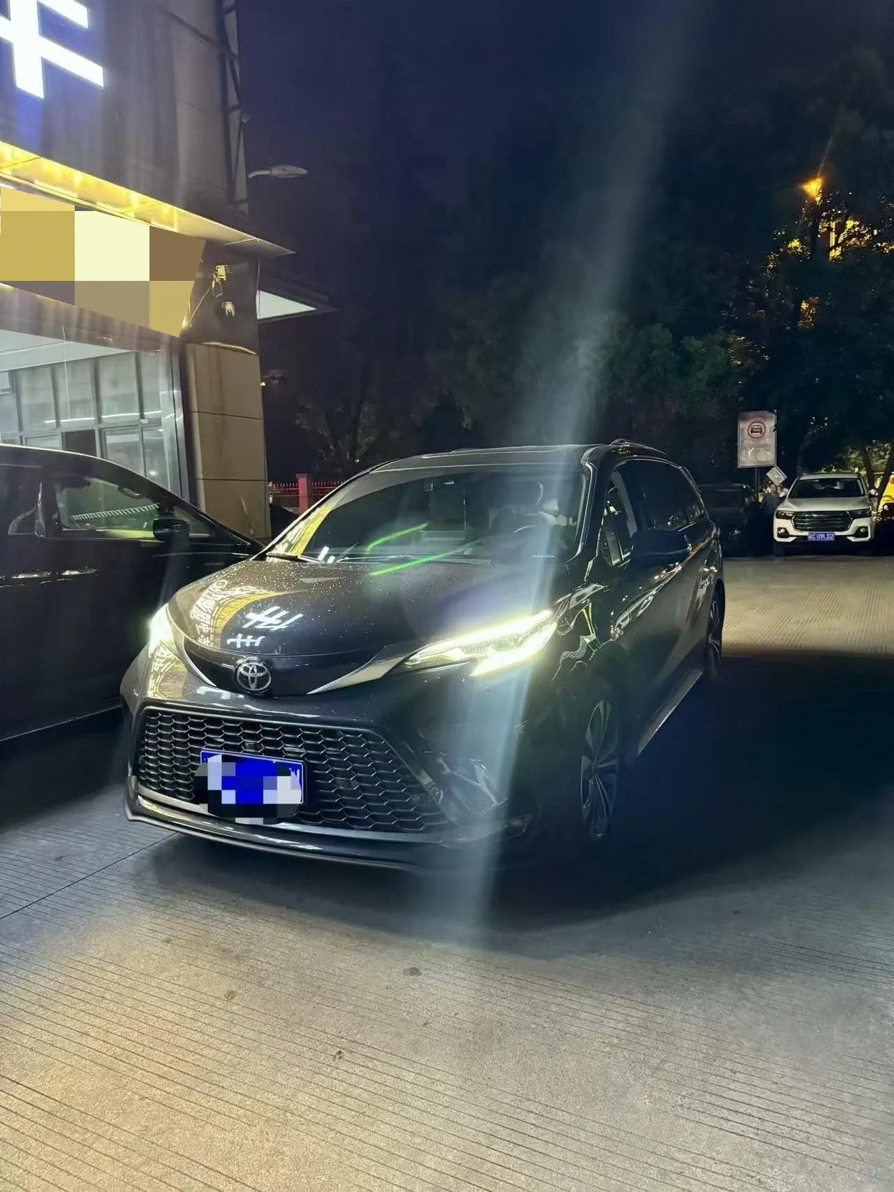 Toyota 2024 Grevia HYBRID 2.5 Stepless Zunjue ULTRA Edition Automatic Gear - View 1