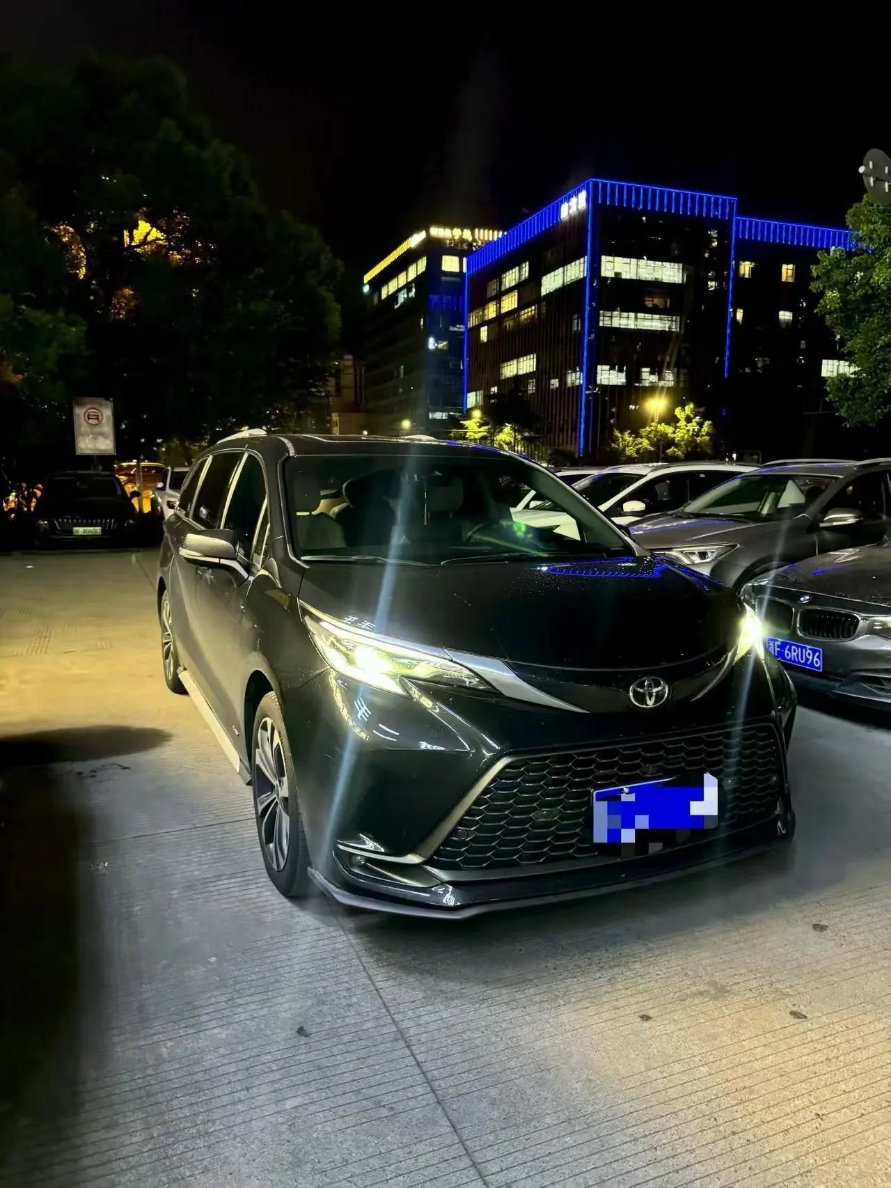 Toyota 2024 Grevia HYBRID 2.5 Stepless Zunjue ULTRA Edition Automatic Gear 2