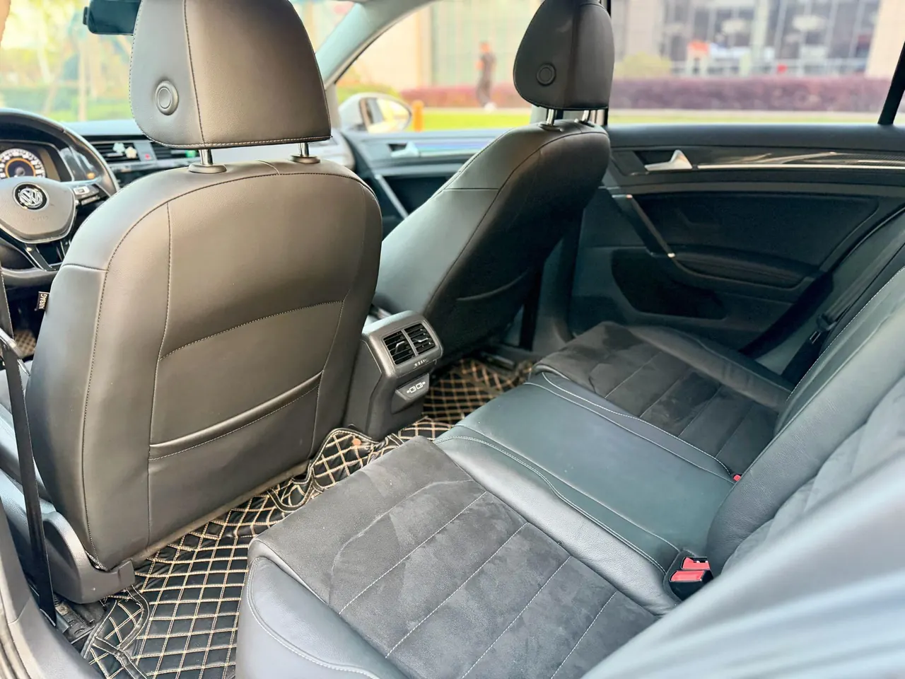 Volkswagen 2020 Golf 7 1.4TSI 280TSI Luxury Automatic 10