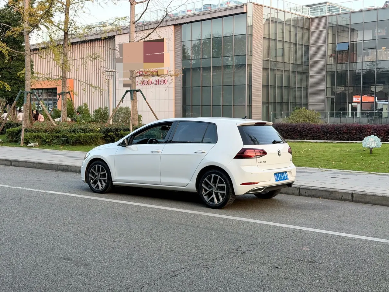 Volkswagen 2020 Golf 7 1.4TSI 280TSI Luxury Automatic 3