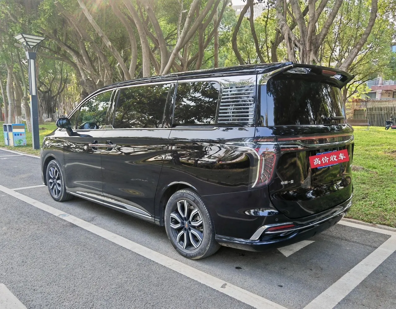 HongQi 2023 HQ9 48V 2.0T Zhilian Flag Rhyme Edition Automatic Gear 2