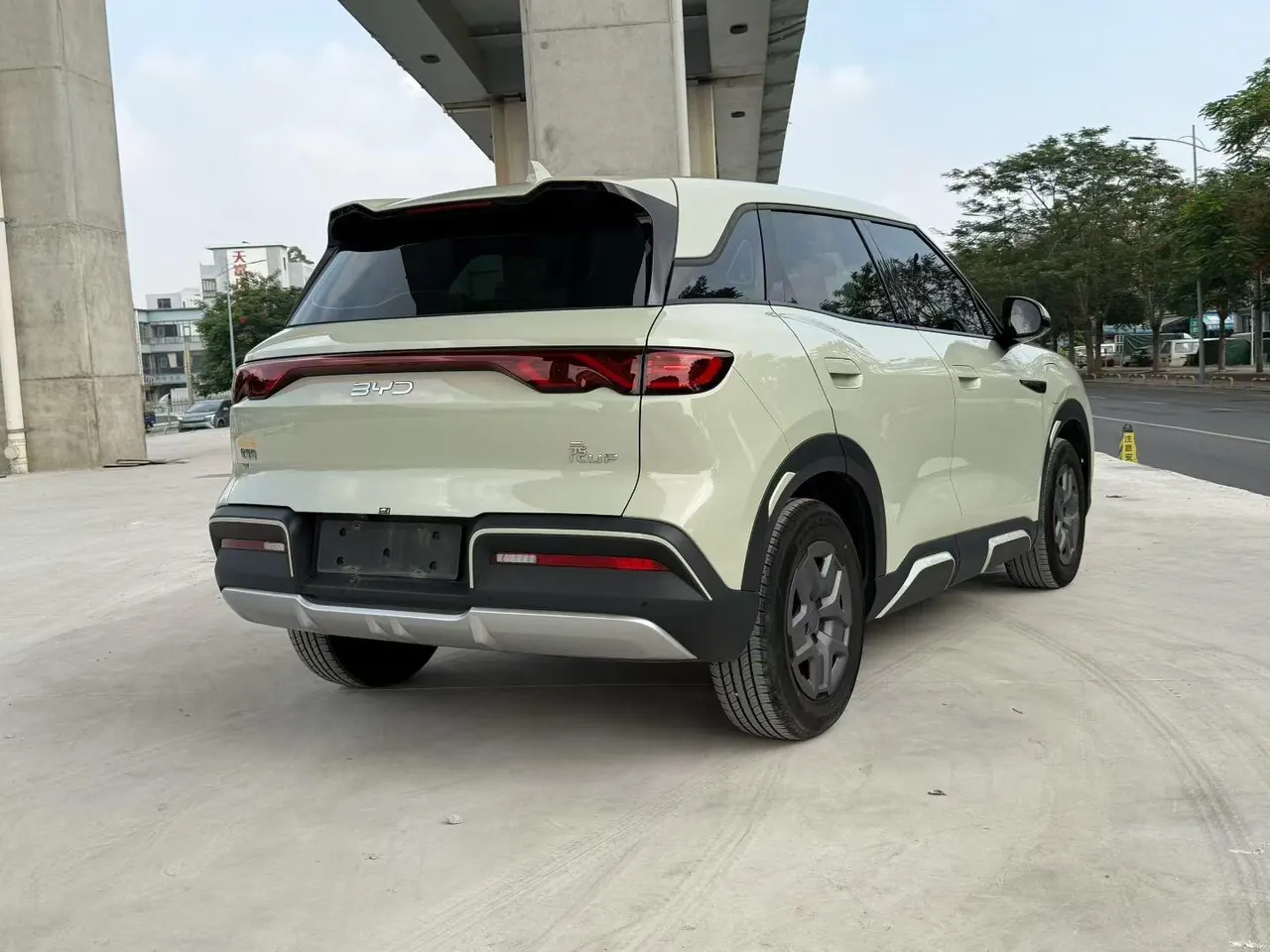 BYD 2024 Yuan UP 401KM Vital Edition Automatic Gear 3