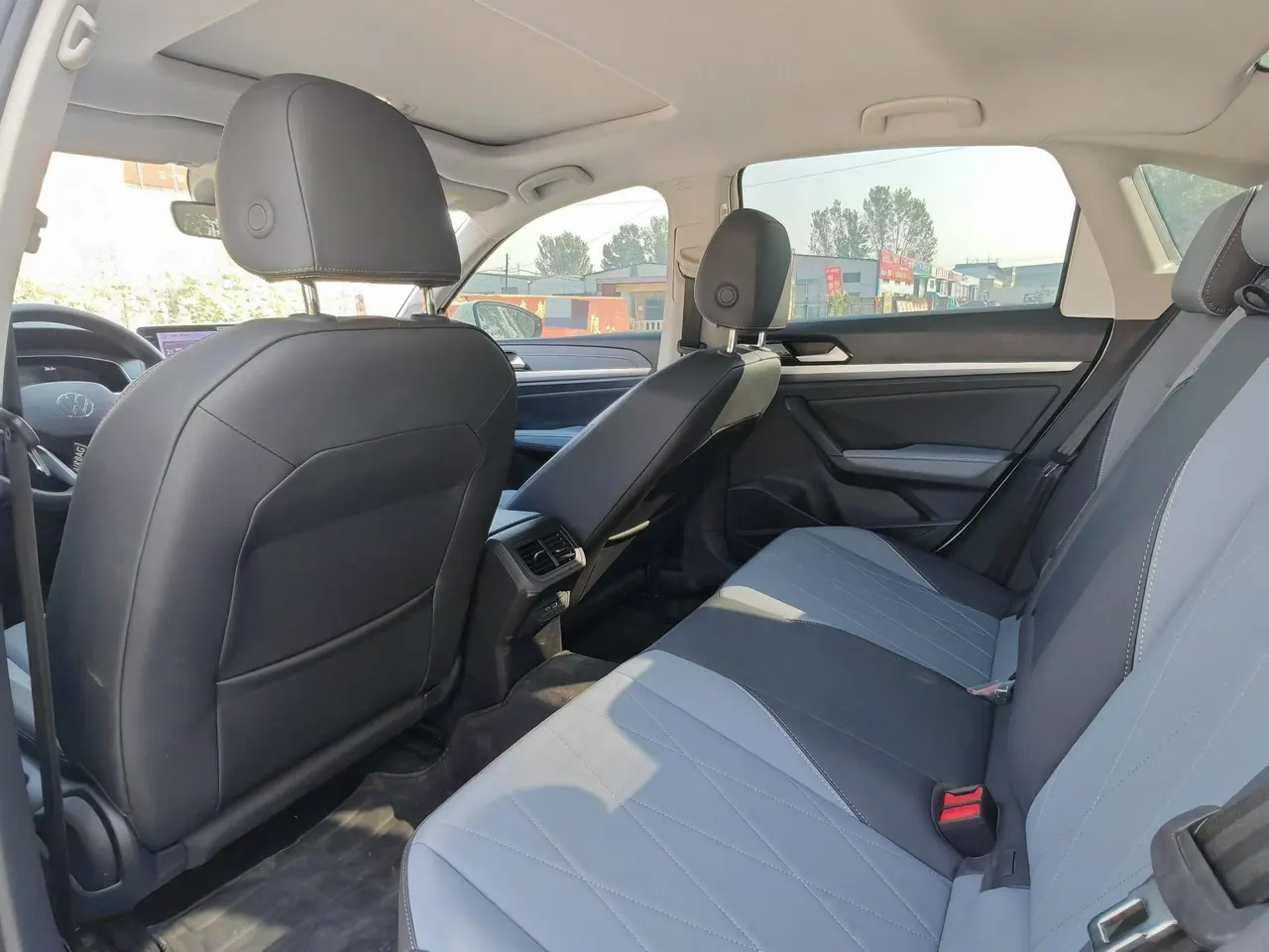 Volkswagen 2024 LaVida 1.5 5 Million Edition Automatic 3