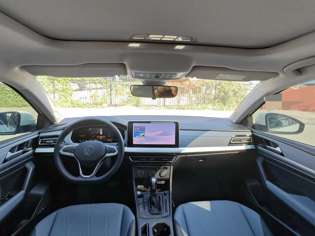 Volkswagen 2024 LaVida 1.5 5 Million Edition Automatic 4