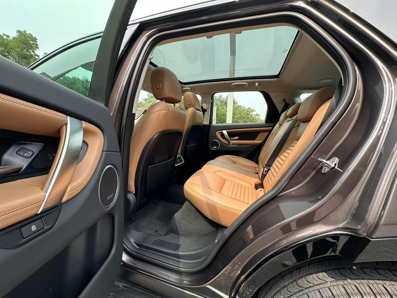 Land Rover 2024 Discovery Sports Edition 48V 2.0T Deluxe Custom Edition Automatic Gear 8