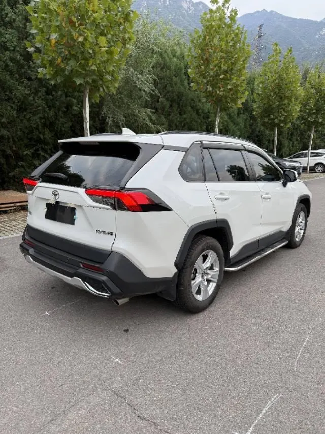 Toyota 2020 RAV4 Rongbo 2.0 Stepless Two-Drive City Edition Automatic Gear 5