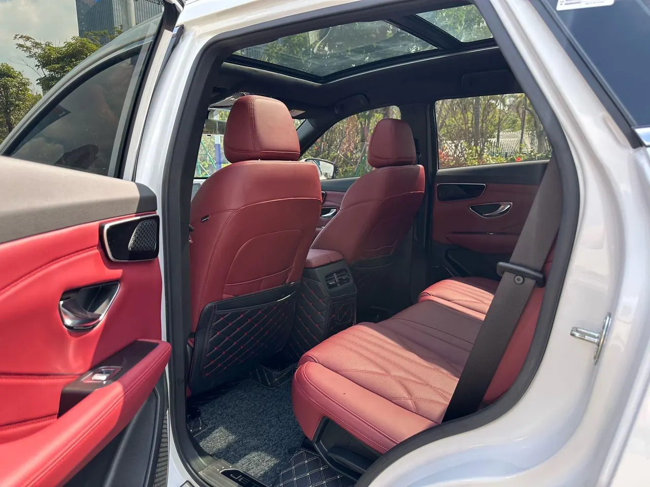 Jetour 2025 X70 PLUS 1.5T Deluxe Surging Edition 7-seat Automatic Gear 6