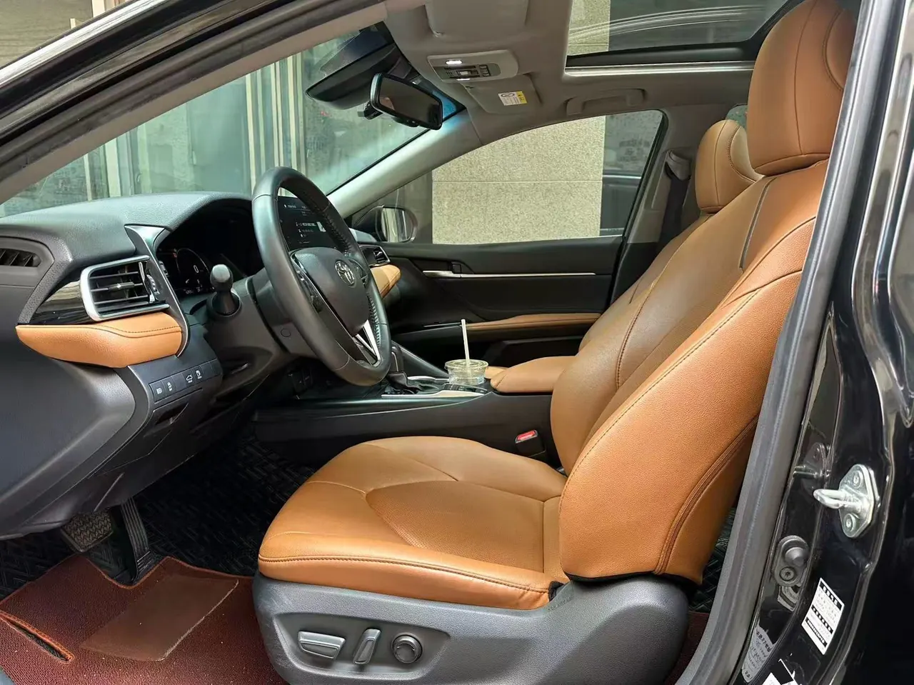 Toyota 2021 Camry Dual Engine 2.5HG Stepless Deluxe Automatic Gear 4