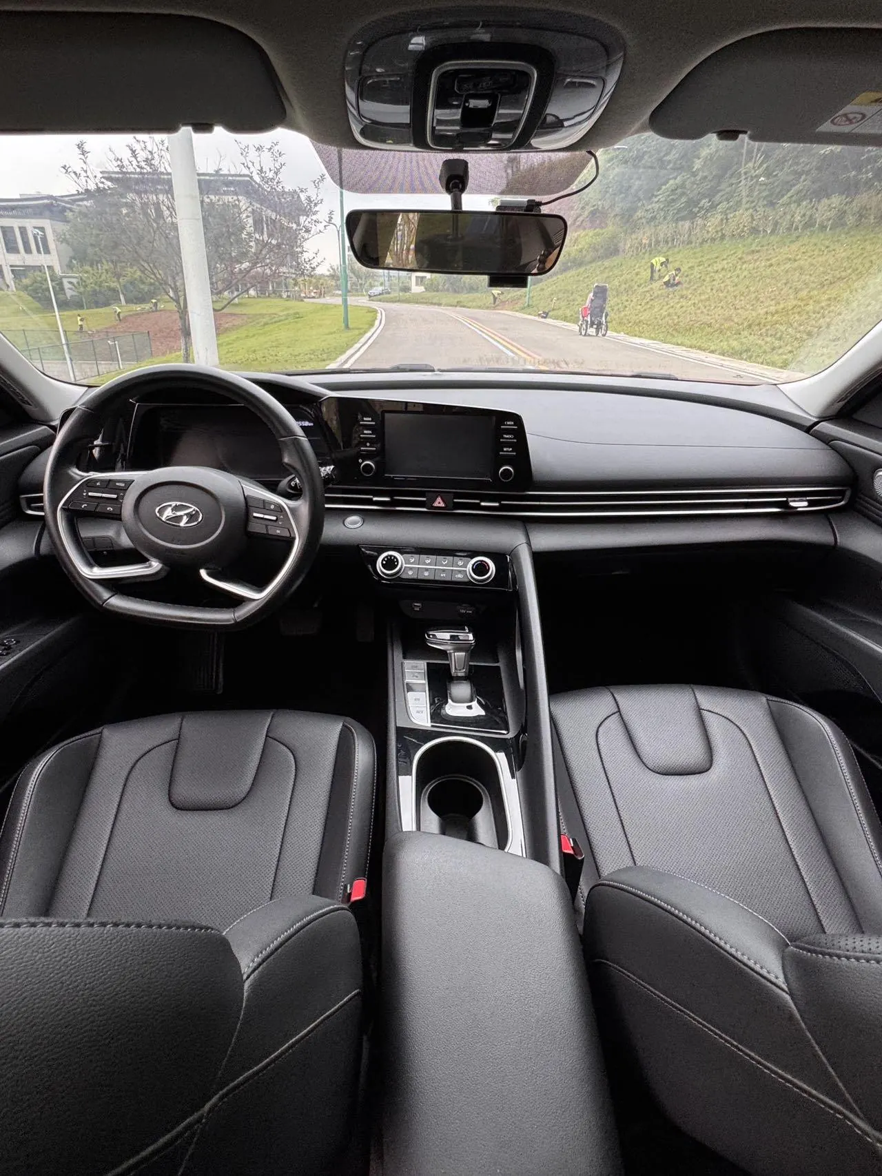 Hyundai 2021 Elantra -3-compartment 1.5 stepless LUX premium automatic gear 8