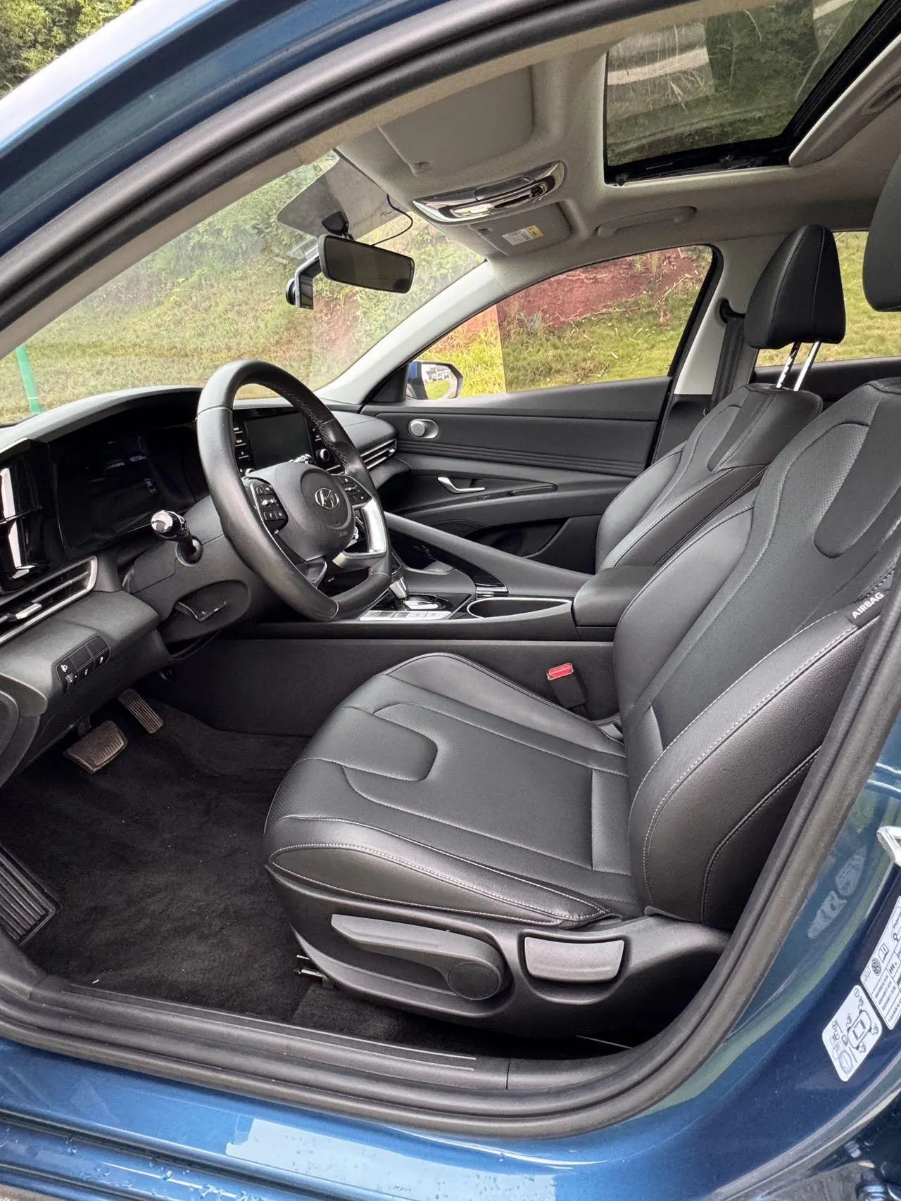Hyundai 2021 Elantra -3-compartment 1.5 stepless LUX premium automatic gear 9